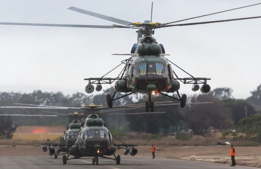 Una Escuadrilla de Mi-171Sh-P Hip H, armados con dos lanzacohetes B8V20-A de 80 mm. y dos pods de cañones UPK-23-250 de 23 mm, preparandose a despegar para una mision de entrenamiento.