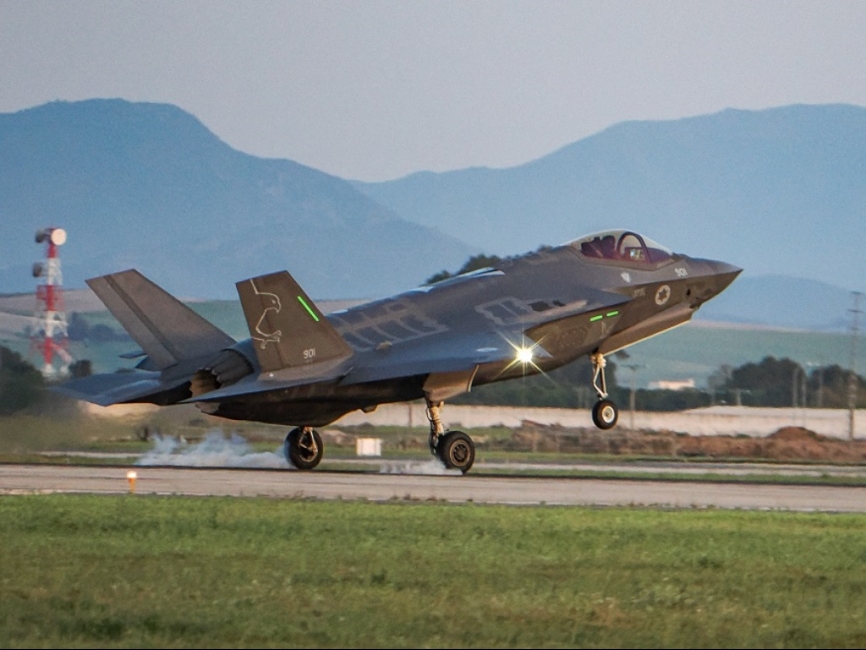 Uno de los F-35I de Israel aterrizando en Morón. (Foto José Antonio Almarza)