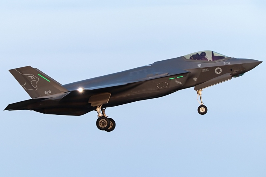 De los cinco F-35I que aterrizaron en Morón la tarde del 29 de marzo, solo uno pertenecía al 116 Escuadrón “Lions of the South”. (Foto Rubén Galindo)