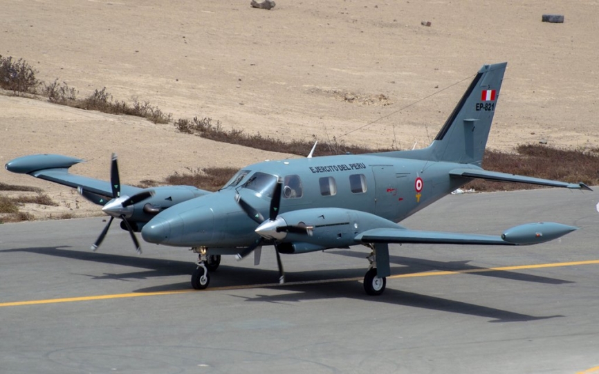 Beechcraft 350 King Air, matricula EP-821. Adquirido en 1997, forma parte del Batallon de Aviones N° 811.
