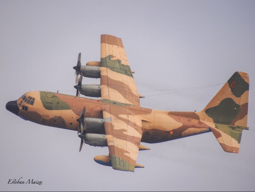 Uno de los KC-130H vendidos a Uruguay efectuando una pasada de despedida por la base aérea de Zaragoza antes de abandonarla para siempre, el 17 de diciembre de 2020.