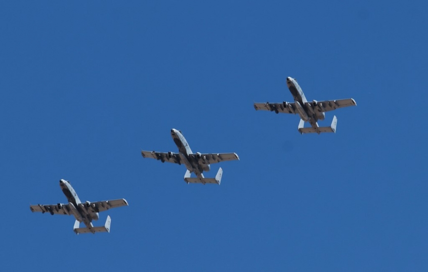 Inicial en formación de 3 de los A-10C, que llegaron a Zaragoza, el pasado día 7 de mayo. ún confirma la oficina de prensa de la Institución en Europa. (Julio Maíz)