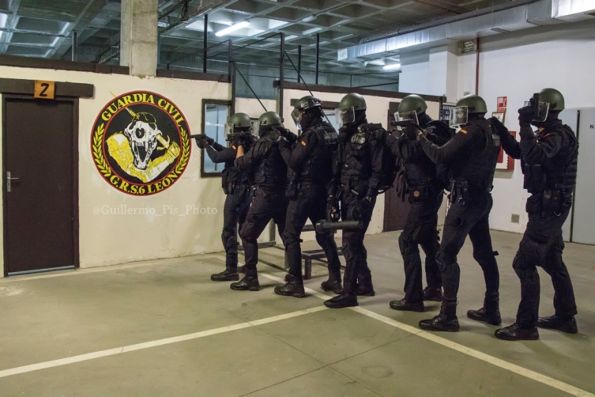 Otra de las funciones de la ARS es la de apoyar las diferentes unidades de investigación de la Guardia Civil, para la detención de personas en operaciones que impliquen un alto riesgo.