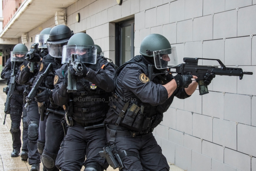 El mantenimiento y restablecimiento de la seguridad, la neutralización inmediata de atentado súbito, misiones en el extranjero, actos de protocolo y representación institucional dentro y fuera de España…. Pocos cometidos son los que no realiza esta Unidad altamente cualificada.