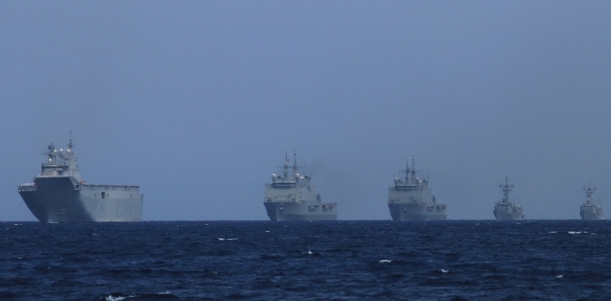 La parada naval estuvo encabezada por el navío de asalto anfibio “Juan Carlos I”.