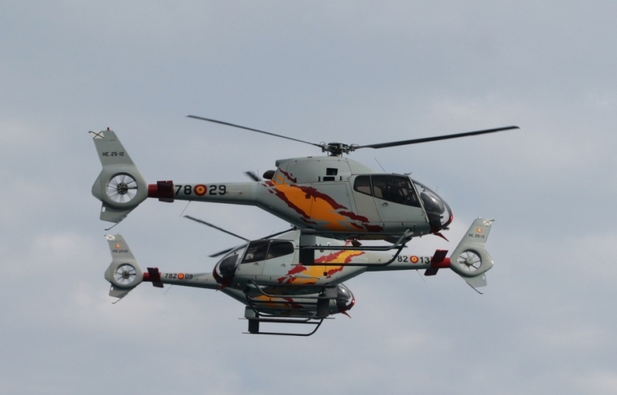 La magnifica exhibición de la patrulla “Aspa”, con sus Airbus Helicopters EC-120.