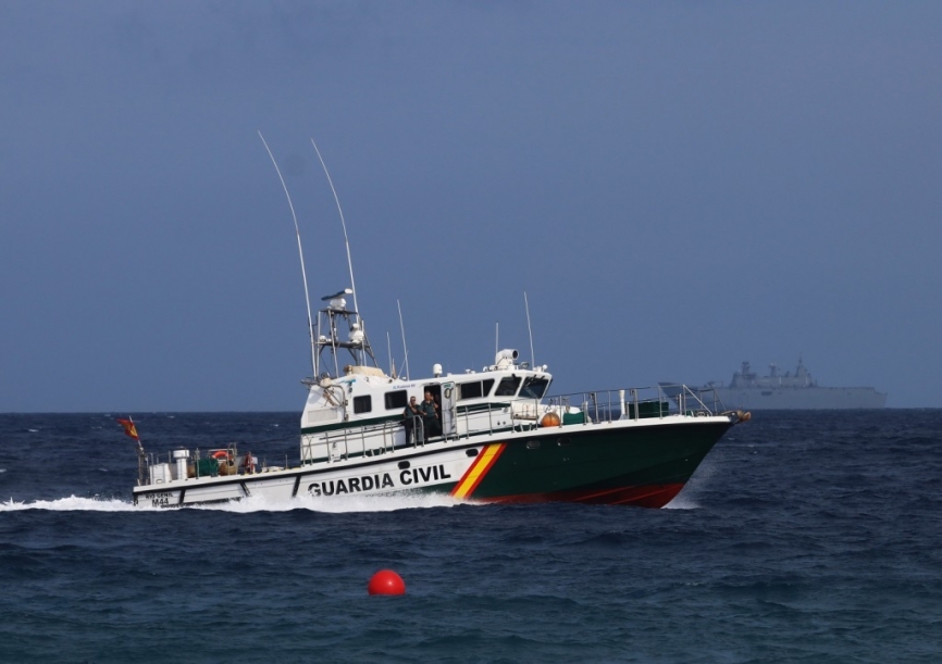 La patrullera “Río Genil” del Servició Marítimo de la Guardia Civil de Granada, dio seguridad a la exhibición realizada con motivo del día de las Fuerzas Armadas 2023. (Julio Maíz)