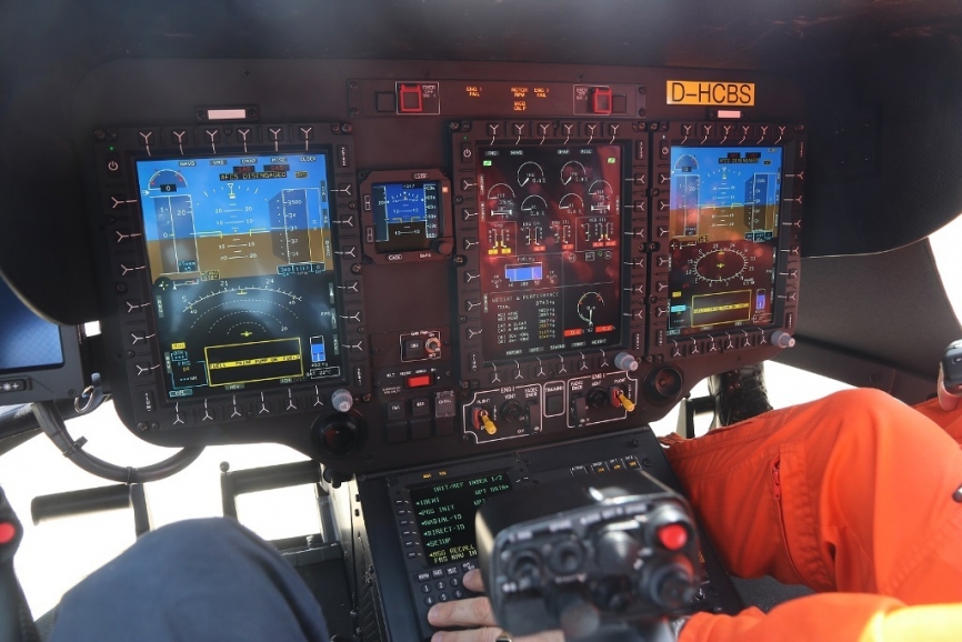 El “cockpit” está dotado varias pantallas digitales multifunción. (foto Julio Maíz)