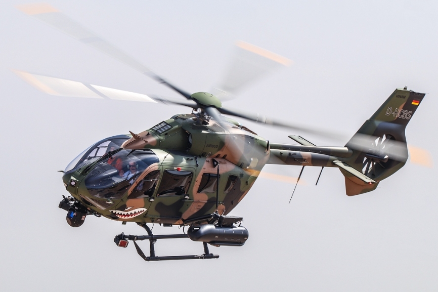 El H145M presentado en España, estaba armado con una ametralladora y un lanzacohetes. (foto Julio Maíz)
