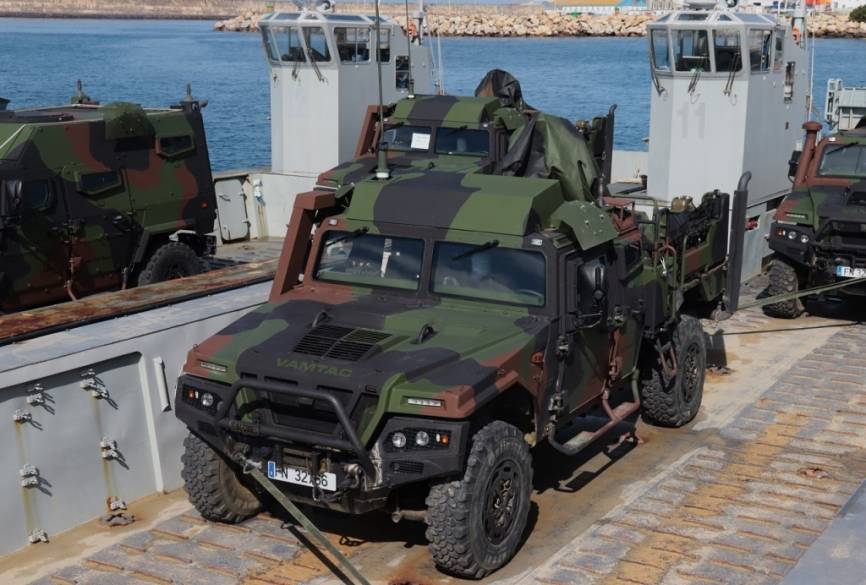 Un EIMOS trincado a bordo de una lancha de desembarco de medios mecanizados LCM-1E de la Armada española. (foto Julio Maíz)