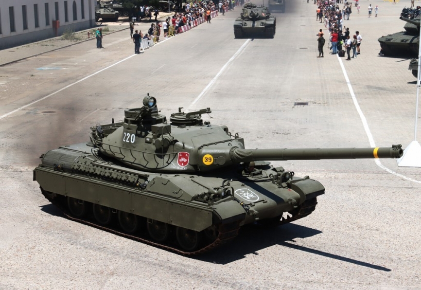 Uno de los medios más curiosos del MUMA es este AMX-30, que fue modernizado en España a la variante EM2. (Foto Julio Maíz Gutiérrez)