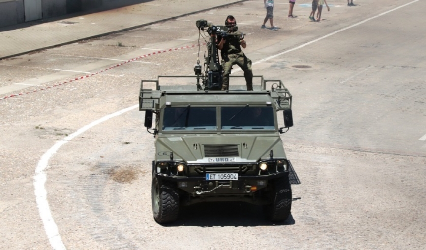 La variante del VAMTAC S3, que porta un lanzador de misiles Mistral, da cobertura antiaérea a la Brigada “Guadarrama” XII. (Foto Julio Maíz Gutiérrez)