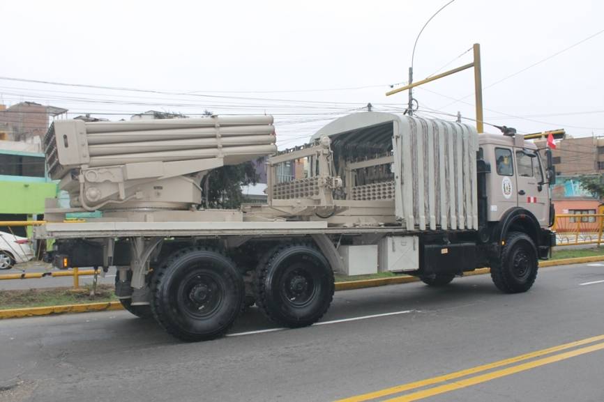 Lanzacohetes Múltiple de Cohetes (MLRS) Tipo 90B de 122 mm.