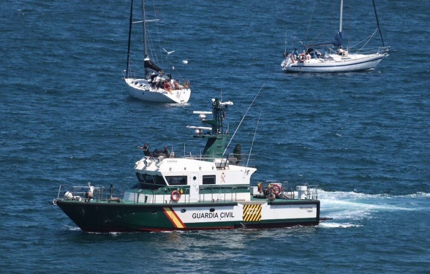 La seguridad de la exhibición aérea en el mar, la facilitó la patrullero “Río Esera” perteneciente al Servicio Marítimo Provincial de Asturias.