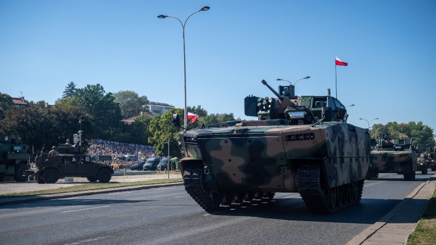 Otra de las novedades del desfile fueron los Vehículos de Combate de Infantería (VCI) “Borsuk” (tejón).