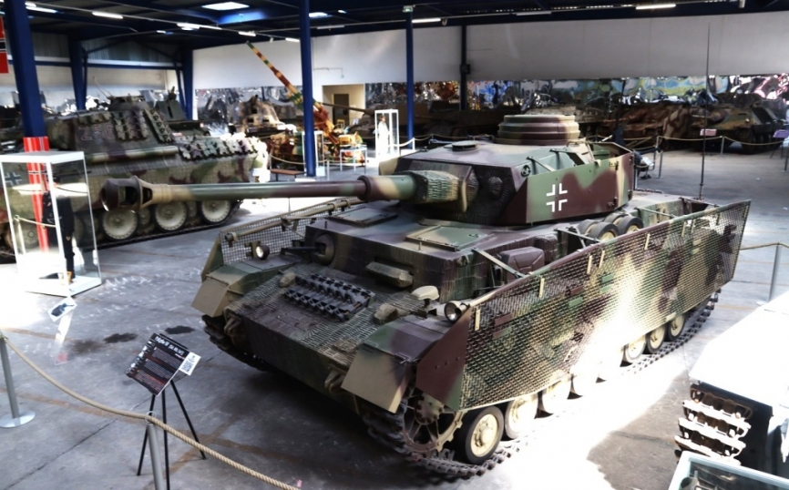 El más producido carro de combate alemán (más de 8.500 unidades) fue el Panzer IV, que es de la última versión Ausf. J.