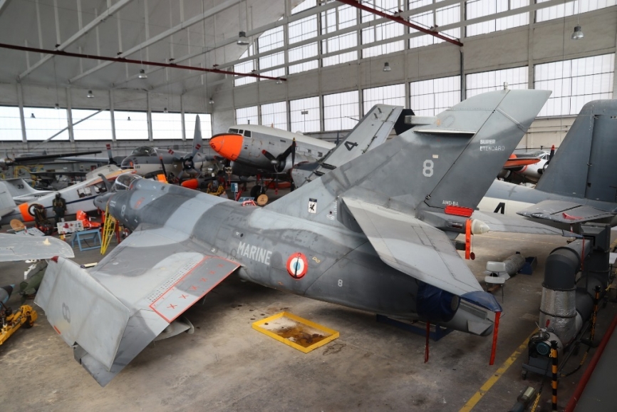 En el museo podemos ver dos Super Étendard Modernisé (SEM), incluido éste sito en el interior del hangar “Dodin” donde se asienta principalmente la exposición.