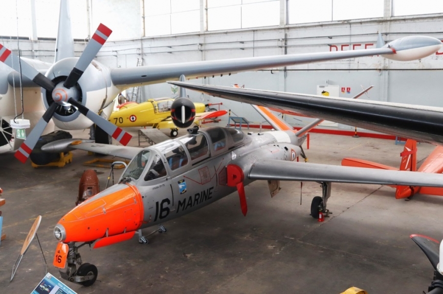 El pequeño entrenador de reacción francés Fouga CM-175 “Zéphir”.