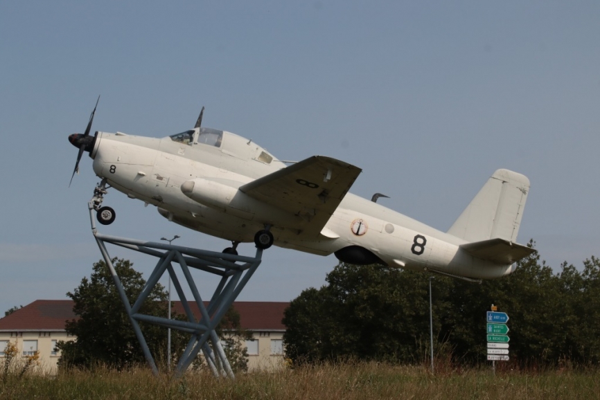 La presencia de un Breguet Br.1050 “Alizé” sito en una rotonda a la entrada de Rochefort, ayuda a situar donde está el museo.