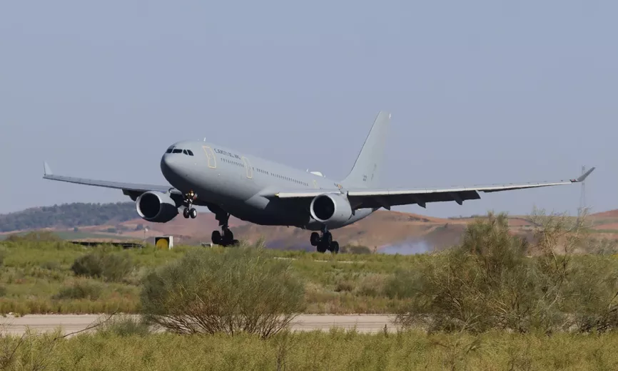 Uno de los activos A330 del 45 Grupo de Fuerzas Aéreas del Ejército del Aire y del Espacio aterrizando en Torrejón tras participar en el desfile. Fotos: Julio Maíz