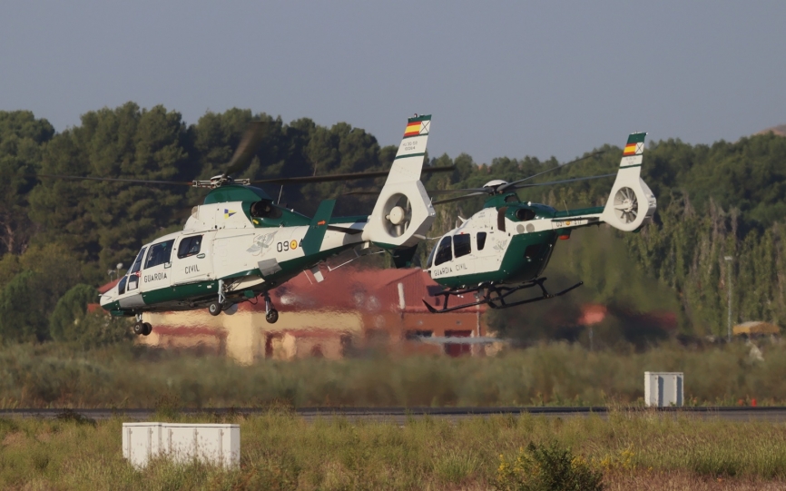Los dos modelos de helicópteros que principalmente utiliza actualmente el SAER son el AS365N3 (primer plano) y el H135