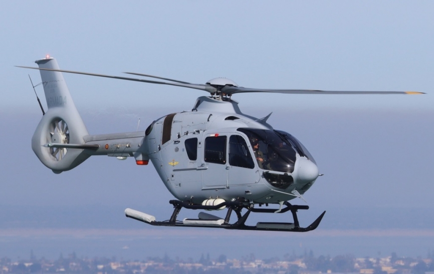 Uno de los 2 primeros H135 P3H “Nival” que recibió la Armada española. (foto Julio Maíz)