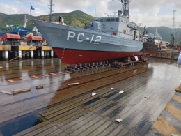 Maniobra de desvarada del patrullero misilstico AB Federacin (PC-12) en el dique seco de DIANCA. (Foto: Armada Bolivariana de Venezuela)