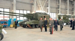 Las necesidades blicas llevan a Rusia a desarrollar un concepto de obs autopropulsado con doble tubo. 