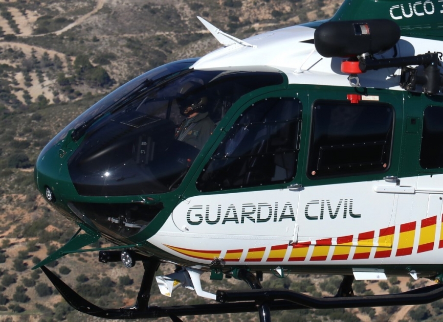 El H135 está certificado para ser volado por un único piloto, como vemos en la imagen.