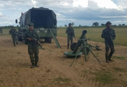 Mortero de fabricacin rusa 2S12 Sani de 120mm y su vehculo tctico de transporte Ural-43206 4x4. (Foto: Ejrcito Bolivariano). 