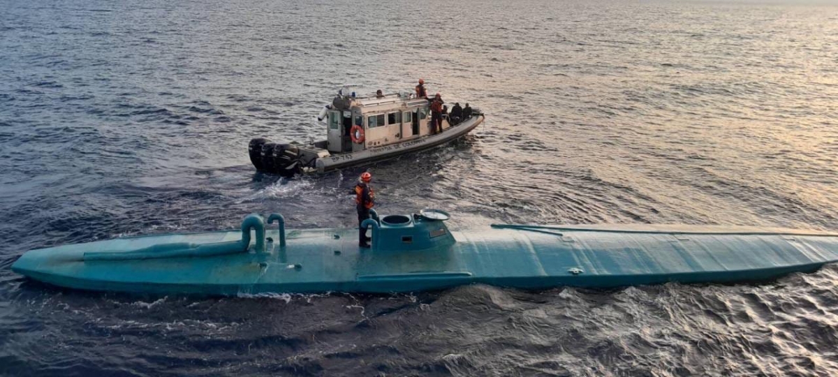 Semisumergible narco capturado en la frontera martima entre Ecuador y Colombia.