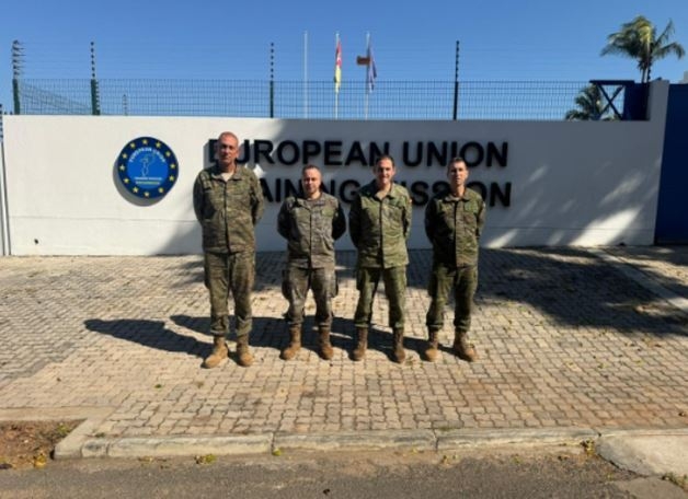 Relevo de los observadores espaoles en EUTM Mozambique.