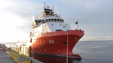 ATF 60 "Lientur" recalando en Punta Arenas " (foto de Juan Carlos Pirola F)
