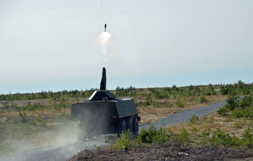 NEMO sobre 6x6 de Patria abriendo fuego (Patria)